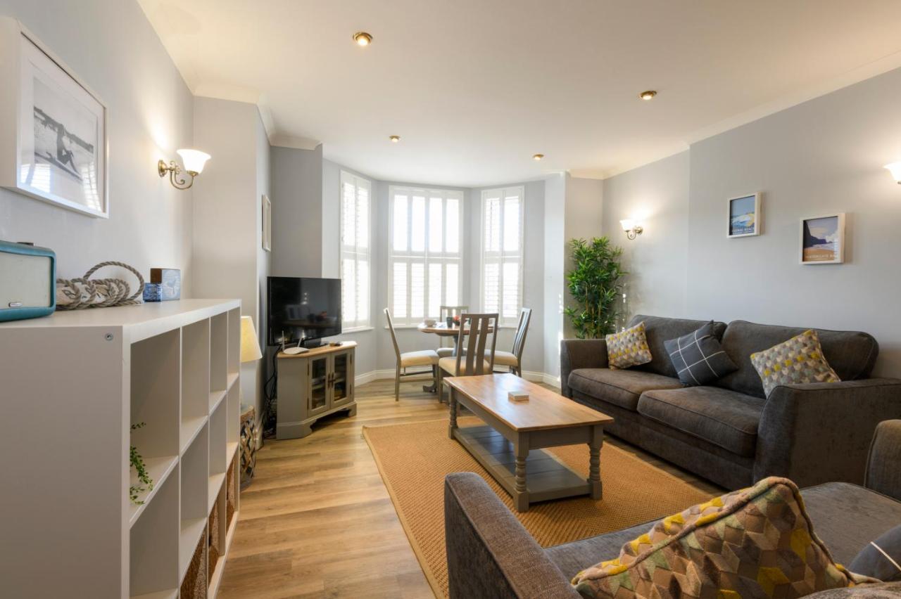 Beachcombers Apartments New Quay Buitenkant foto