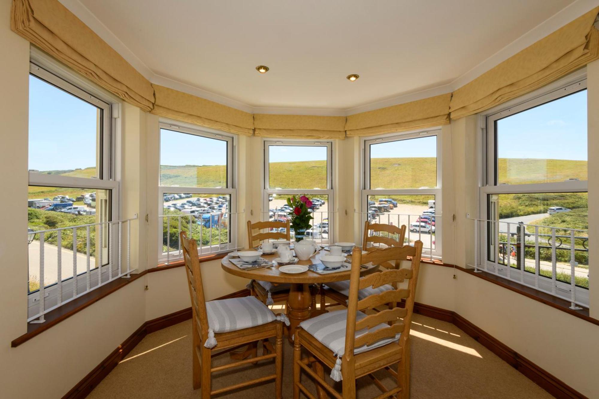 Beachcombers Apartments New Quay Buitenkant foto