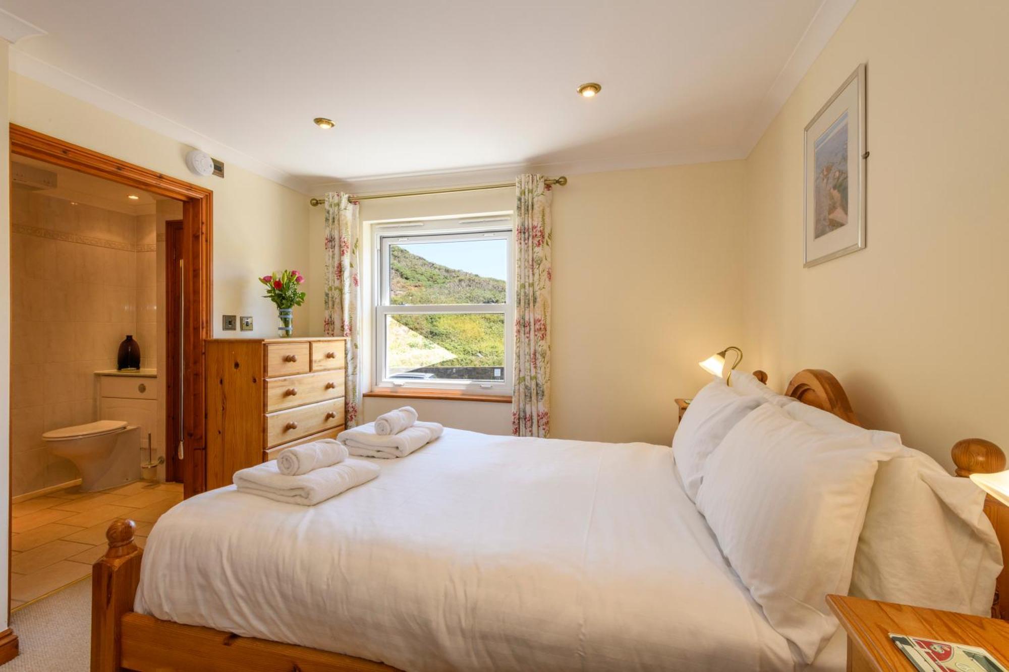 Beachcombers Apartments New Quay Buitenkant foto