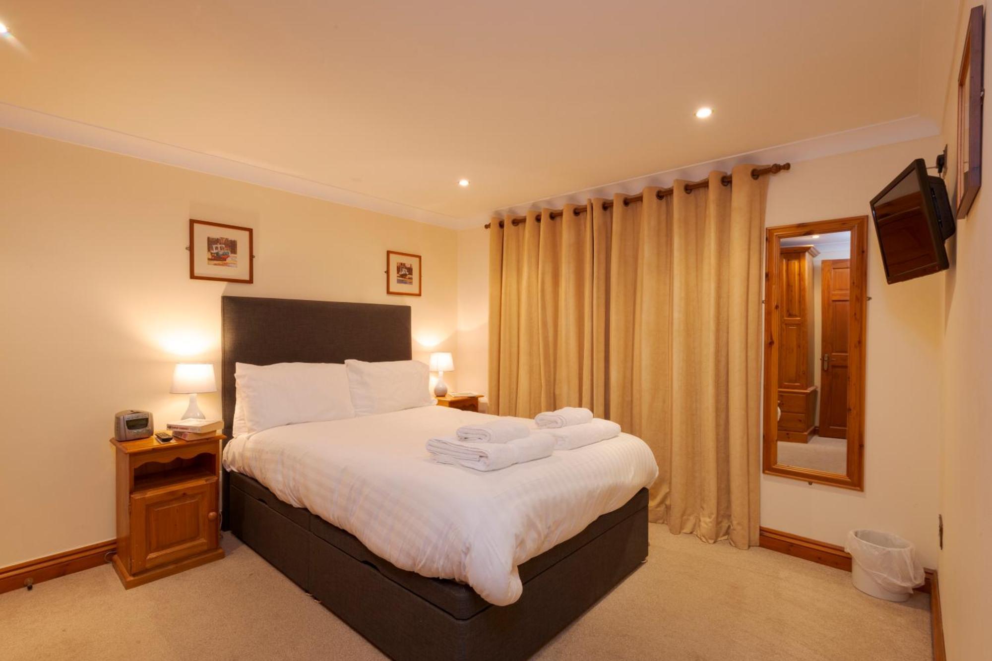 Beachcombers Apartments New Quay Kamer foto